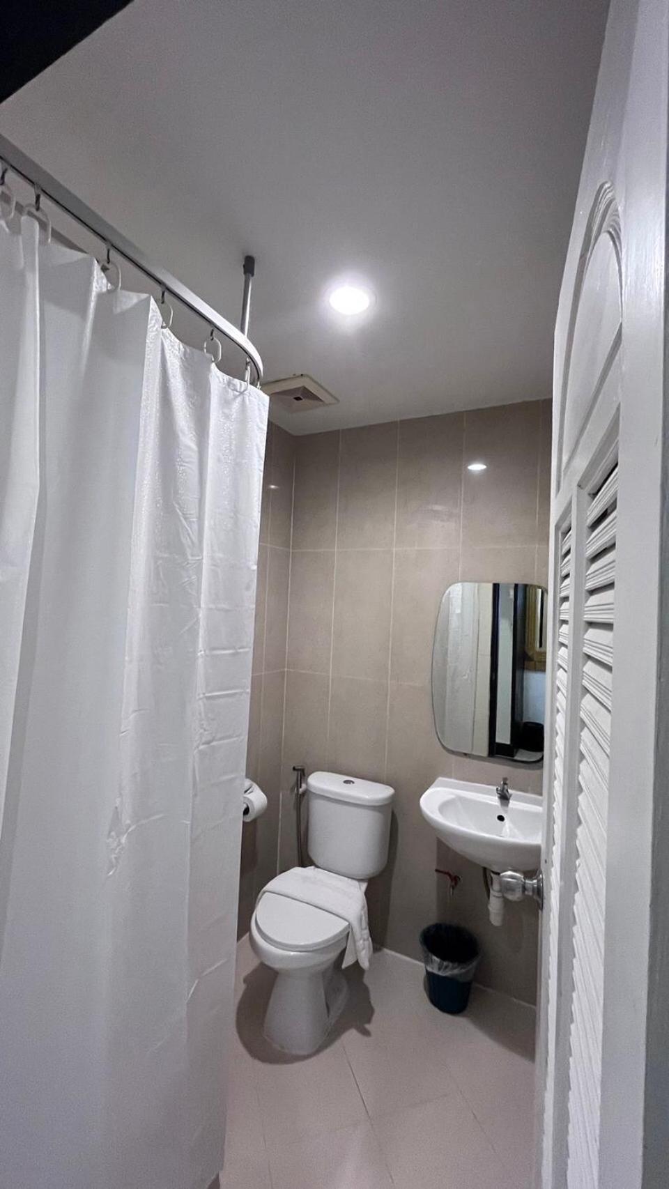 Polkadot Hostel Пхітсанулок Екстер'єр фото